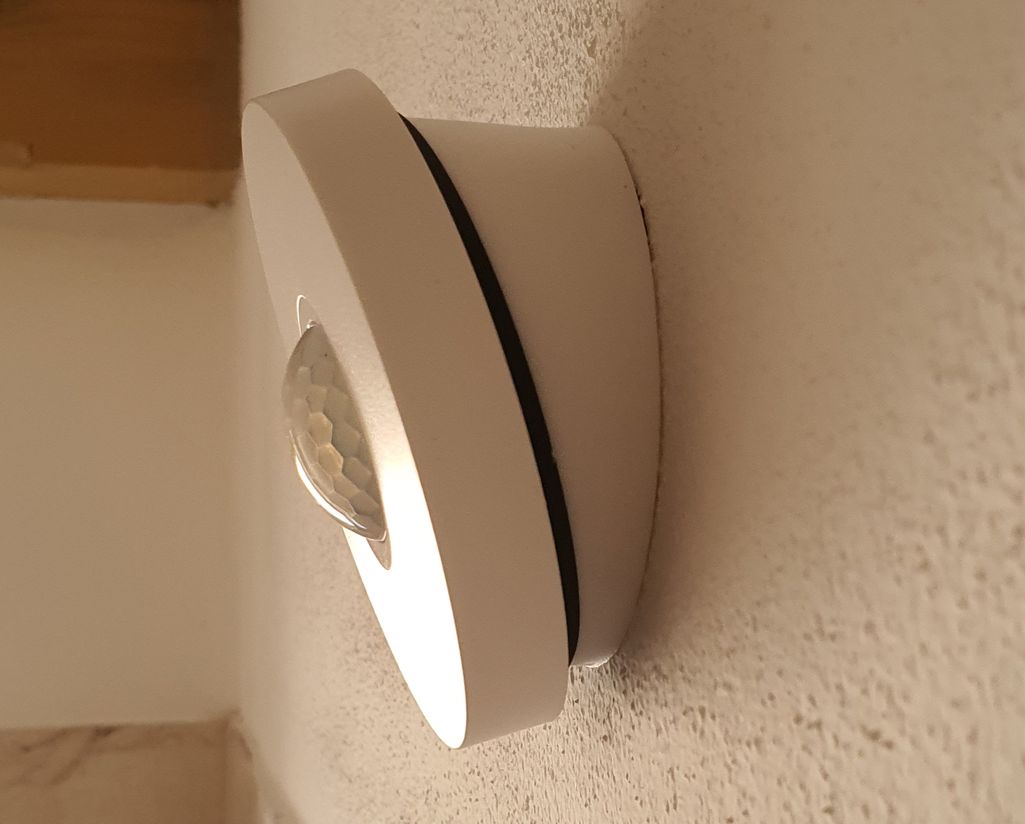 Montáž čidla přítomnosti s 18°redukci pro stěnovou / 18 degree reduction ring for wall sensor
